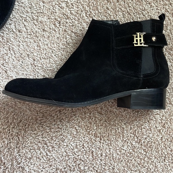 Tommy Hilfiger women’s black suede booties, new in box, size 11 - Picture 3 of 5